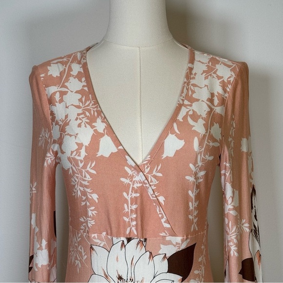 VENUS Peach White Tan Floral Cheetah Print Dress V-Neck Women’s Size Small - Picture 5 of 9